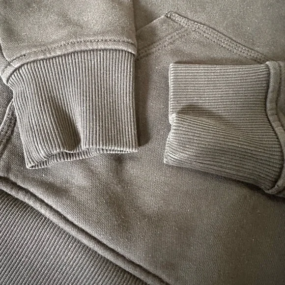 Carhartt women’s Black Logo Hoodie - Picture 7 of 13